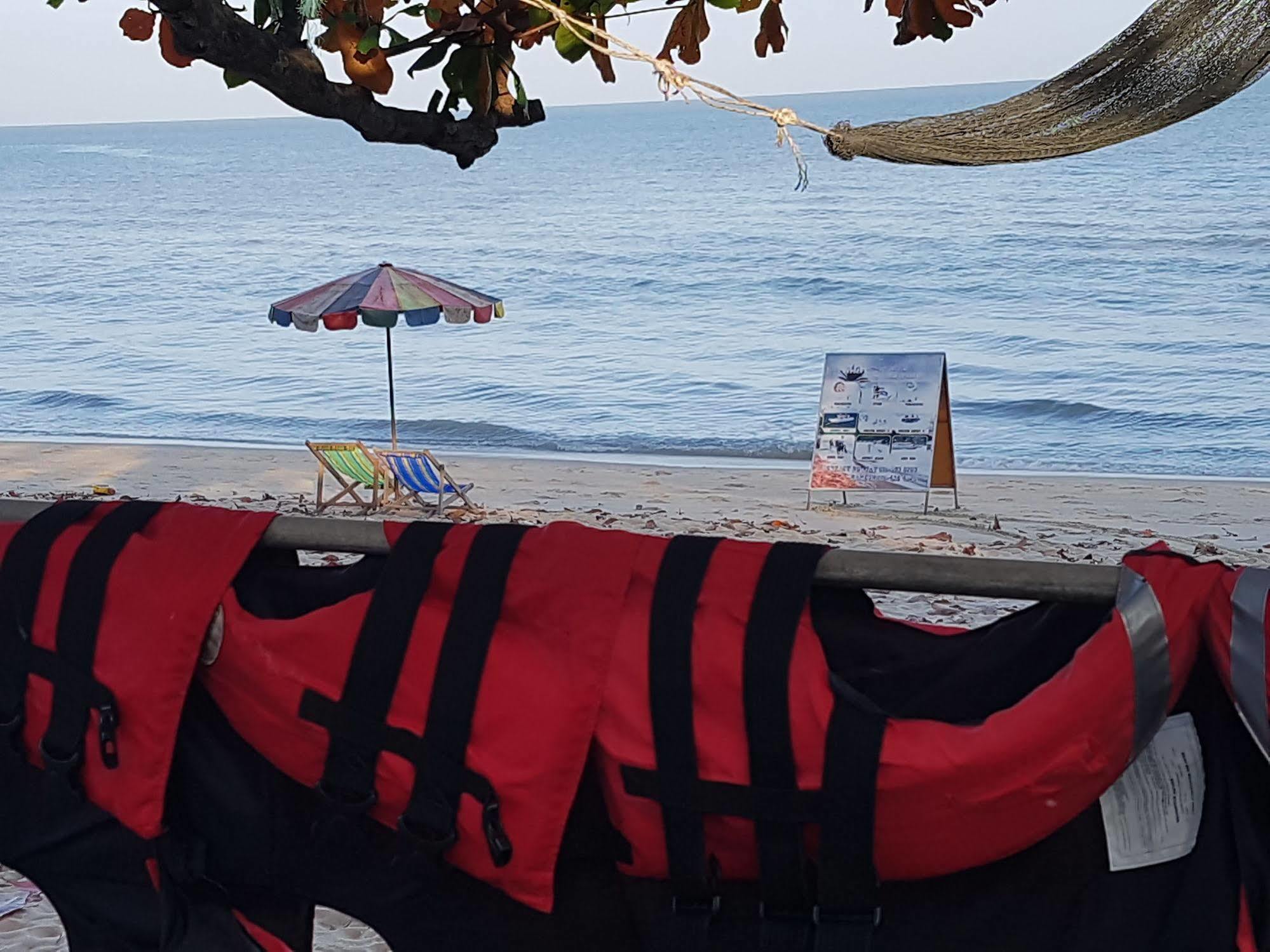 Oyo 1149 Feringghi Hotel Batu Feringgi Dış mekan fotoğraf