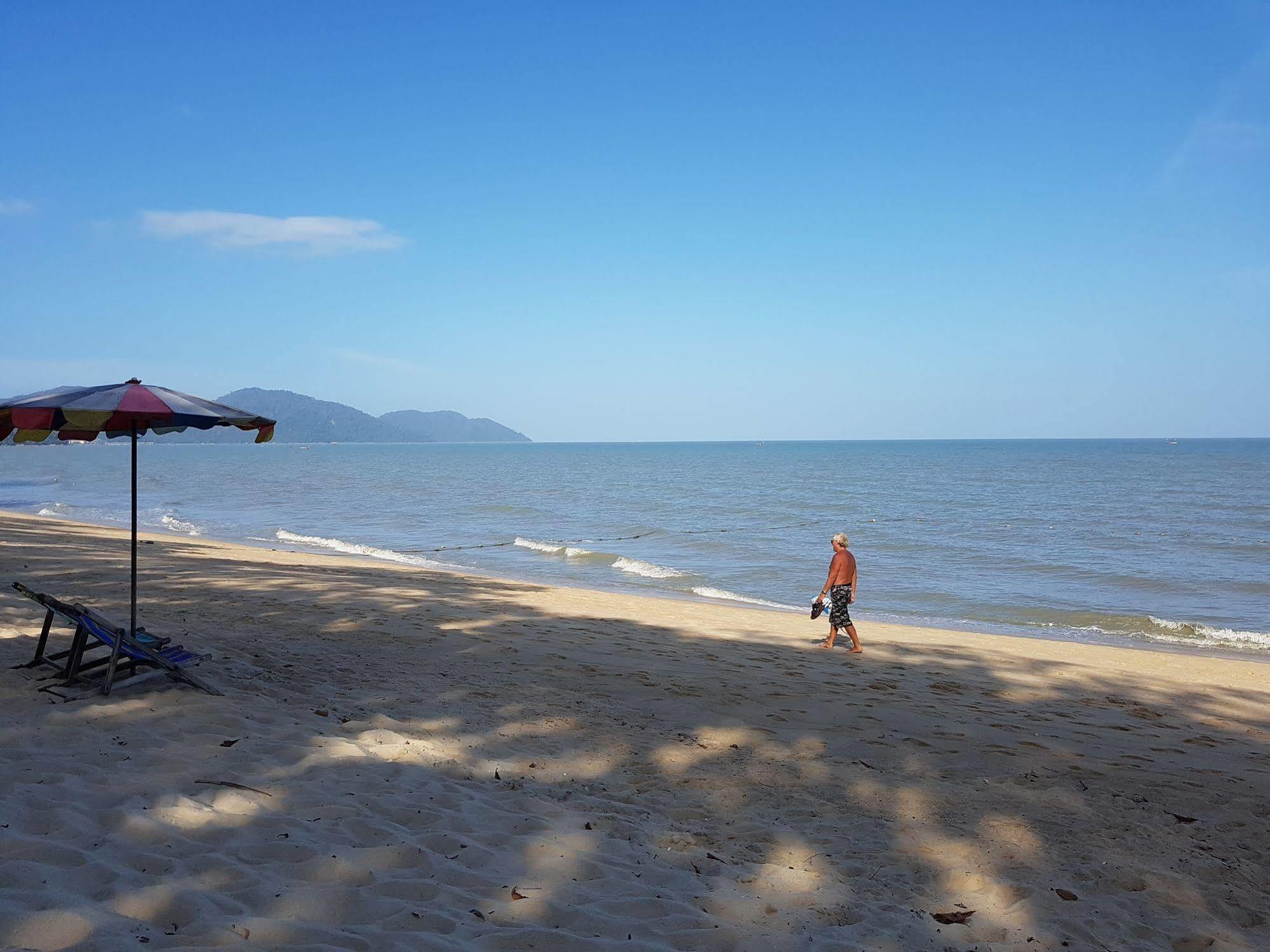 Oyo 1149 Feringghi Hotel Batu Feringgi Dış mekan fotoğraf