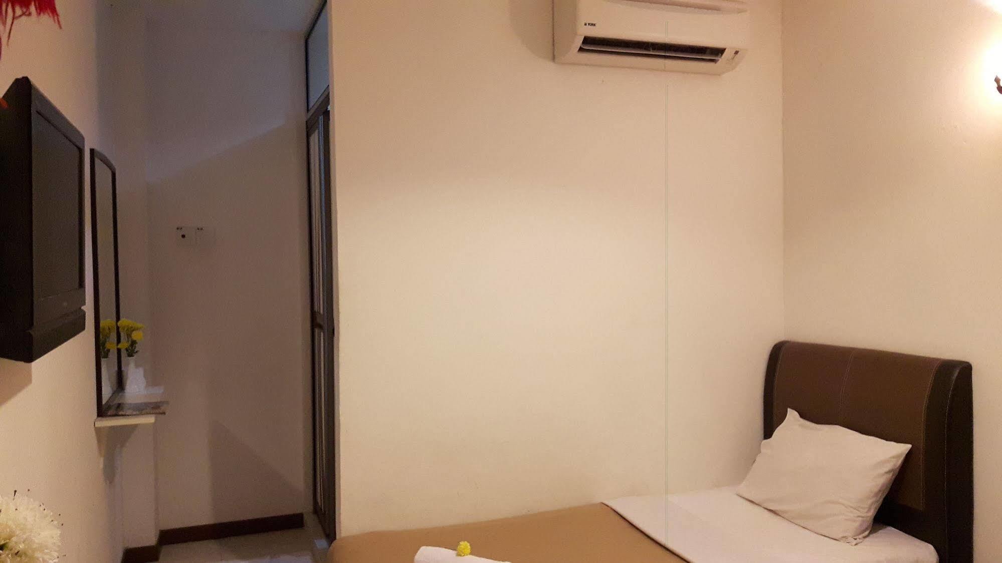 Oyo 1149 Feringghi Hotel Batu Feringgi Dış mekan fotoğraf