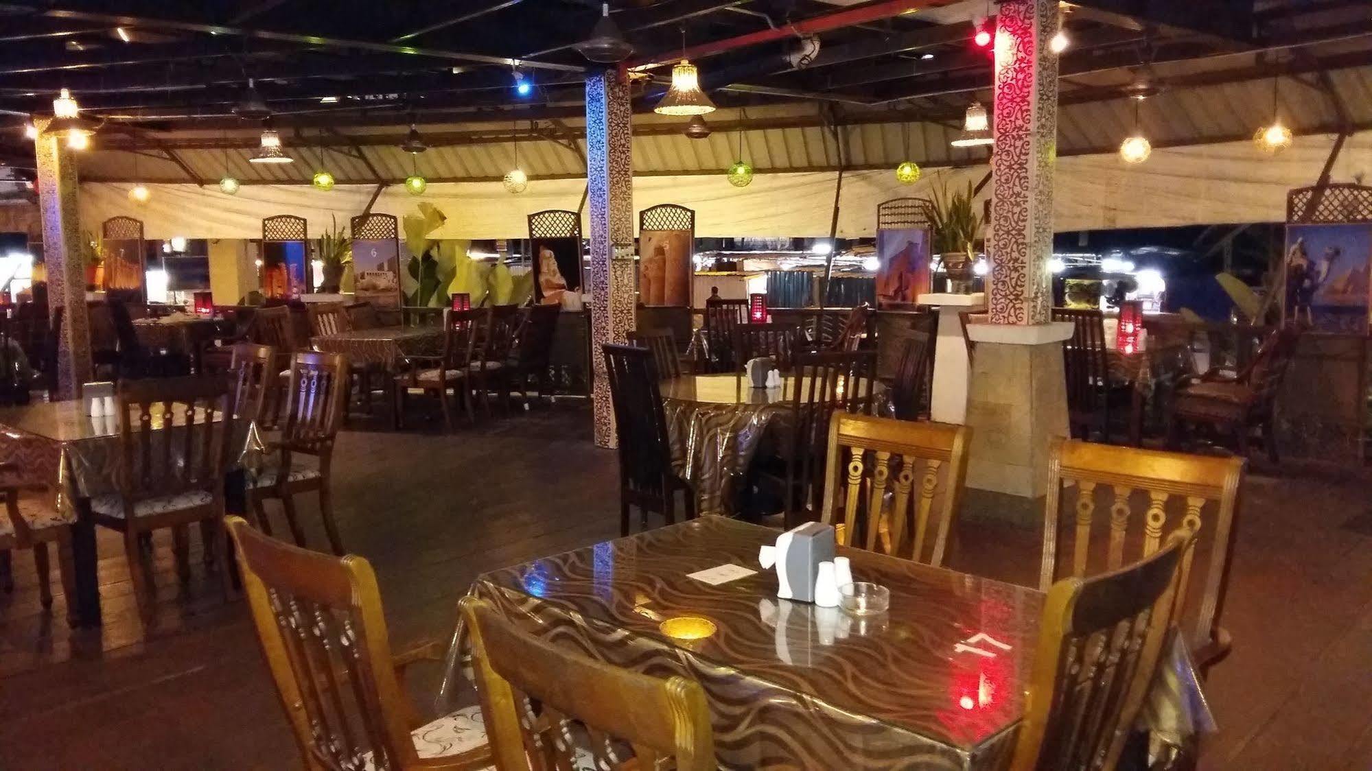 Oyo 1149 Feringghi Hotel Batu Feringgi Dış mekan fotoğraf