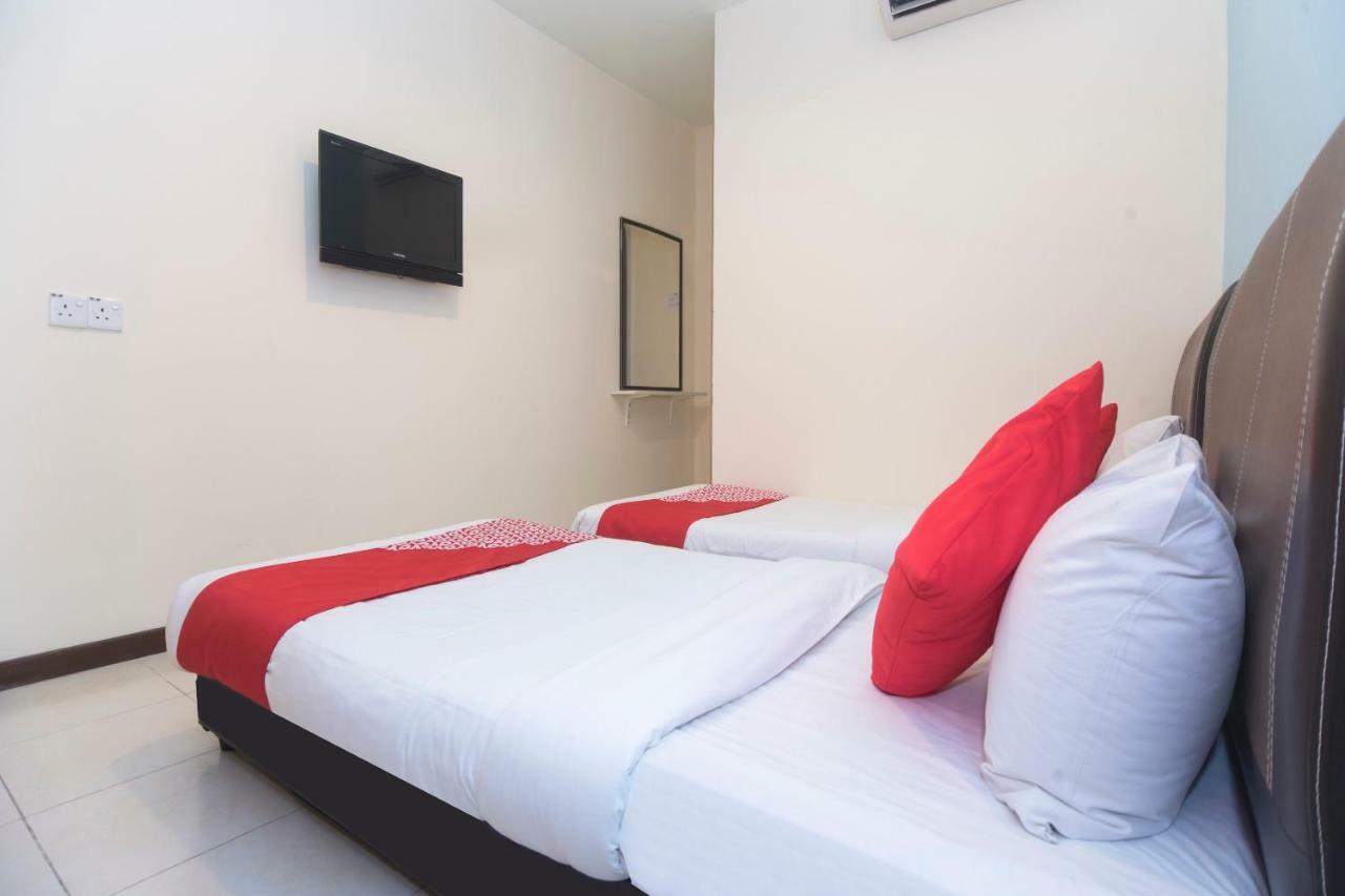 Oyo 1149 Feringghi Hotel Batu Feringgi Dış mekan fotoğraf
